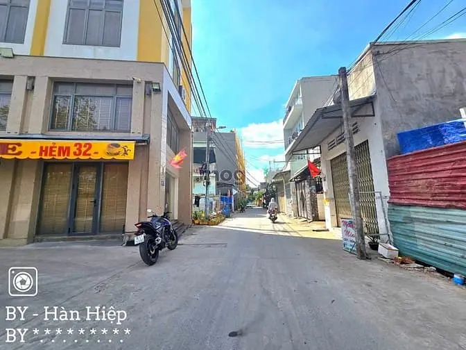 Bán 4 Nền Mặt Tiền Hẻm 32 Võ Văn Hát, Quận 9. - Dt: 100M2 Nàng 5.7M