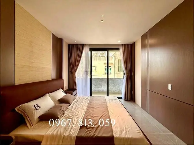 Nhà Dt:5X20M, Trệt, 3 Lầu, 4Pn, 6Vs, Sân Ô Tô, 637 Đường Hà Huy Giáp