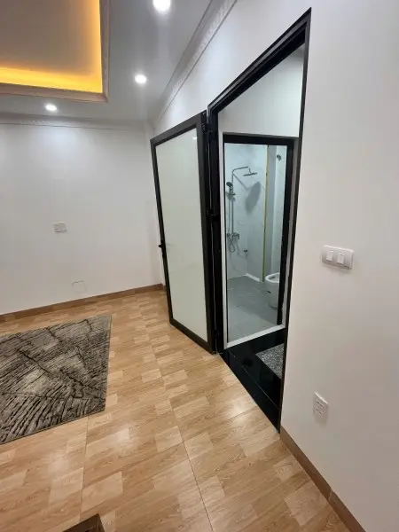 - Chính Chủ Cho Thuê Phòng Trọ 31M, Nhà Mới, Ngõ 18 Đại La ( Bách-Kinh-Xây)