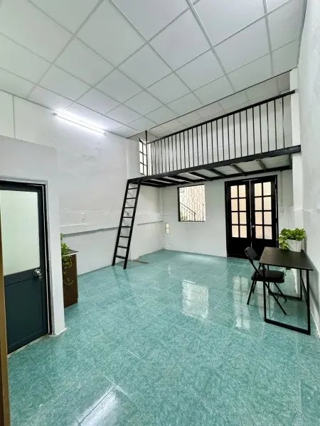 Phòng Ban Công, Cửa Sổ, Sẵn Nội Thất. Ngay Ngã 3 Vạn Kiếp Vs Phan Xích Long