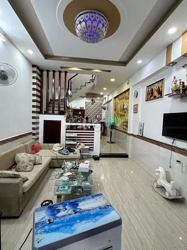 * Diện Tích : (4M X 20.5M) 80.4M2 .Sổ A4 -3 Tầng Btct - Hẻm Xe Hơi