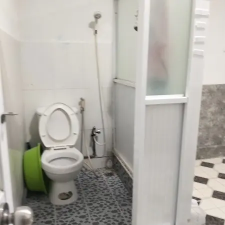 Phòng Tầng 1 , Có Cửa Sổ , Tolet Riêng, Nhà Ngay Mặt Tiền Đường Tiện Đi Lại Và Đón Xe Buýt Cho Sv