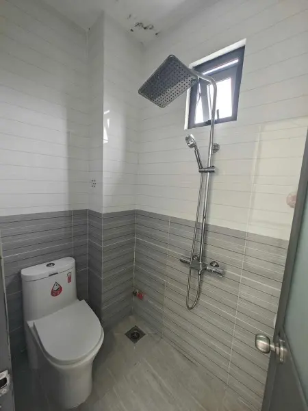 Cho Thuê Nhà Nguyên Căn 135 M . 5P Ngủ, 3W C, 1 P Khách, Gần Cty Sam Sung Khu Công Nghệ Cao Q 9,Fpt.