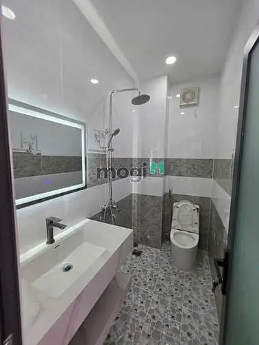 Chính Chủ Bán Nhà 2 Mặt Tiền Mới Cứng Có Thang Máy - Vị Trí Sát Bên Q1