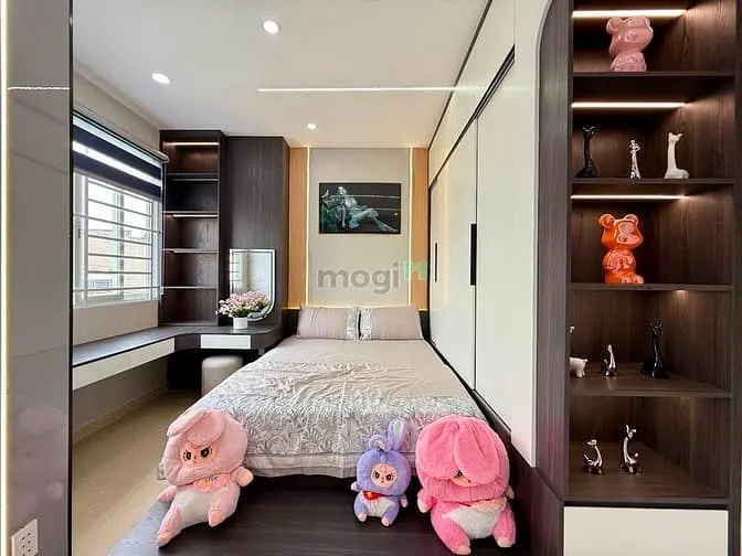 Nhà Bên Ubp Và Trường Học, Dt:5X12M, Trệt, 2Lầu, 4Pn, P.thờ, Sân Trước