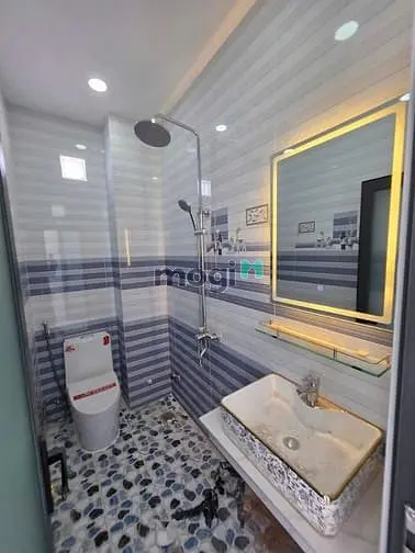 Chính Chủ Bán Nhà 2 Mặt Tiền Mới Cứng Có Thang Máy - Vị Trí Sát Bên Q1