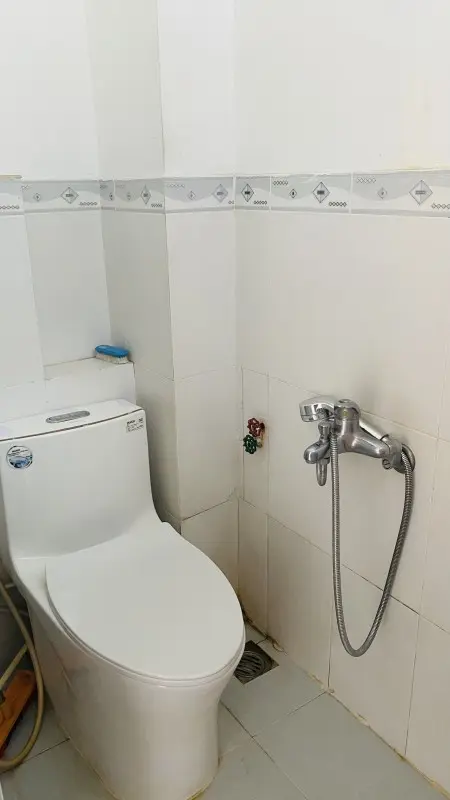 Cho Thuê Phòng Trọ Quận 1 :Dt 20M2 (3M*6M), Toilet Riêng. Phòng Thoáng Mát Yên Tỉnh. Nội Thất Đầy Đủ