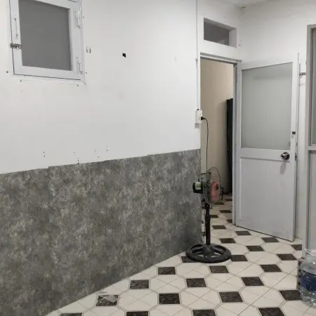 Phòng Tầng 1 , Có Cửa Sổ , Tolet Riêng, Nhà Ngay Mặt Tiền Đường Tiện Đi Lại Và Đón Xe Buýt Cho Sv
