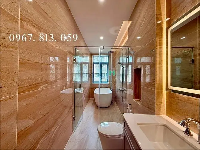 Nhà Dt:5X20M, Trệt, 3 Lầu, 4Pn, 6Vs, Sân Ô Tô, 637 Đường Hà Huy Giáp