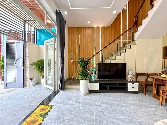 Nhà Bên Ubp Và Trường Học, Dt:5X12M, Trệt, 2Lầu, 4Pn, P.thờ, Sân Trước