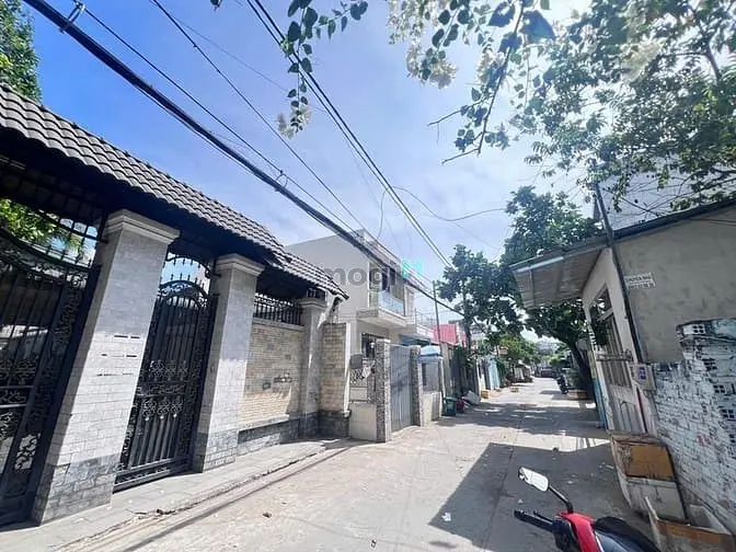 Bán Biệt Thự Sân Vườn Quận 2 Đường Ô Tô Thông Cách Nguyễ Thị Định 150M