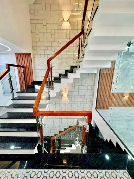 Cho Thuê Nhà Nc 81M2 Hẻm Lê Đình Cẩn,Bình Tân. 1 Trệt 1 Lửng 2 Lầu. 5Pn 5Wc