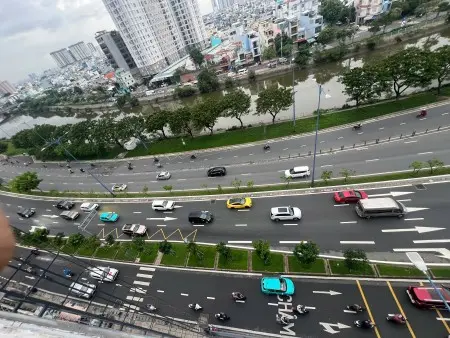 Phòng Ban Công, View Sông, Ngay Cầu Nguyễn Tri Phương. Gần Đh Y Dược, Kinh Tế. Thang Máy, Bảo Vệ 24H