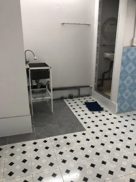 Phòng Trống, Mới Sửa , An Ninh Tốt , Giờ Tự Do , Gần Chợ , Sạch Sẽ . Thích Hợp Ở Lâu Dài