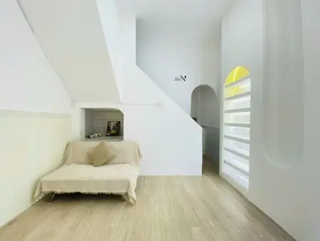 Cho Thuê Nguyên Căn Phan Xích Long Trệt 2 Lầu 2P2W Chốt 13,5Tr