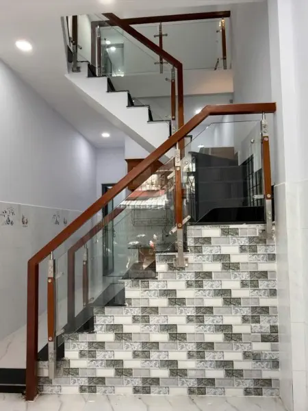 Nhà Nguyên Căn Ni Sư Huỳnh Liền Gần Lạc Long Quân Lý Thường Kiệt Âu Cơ