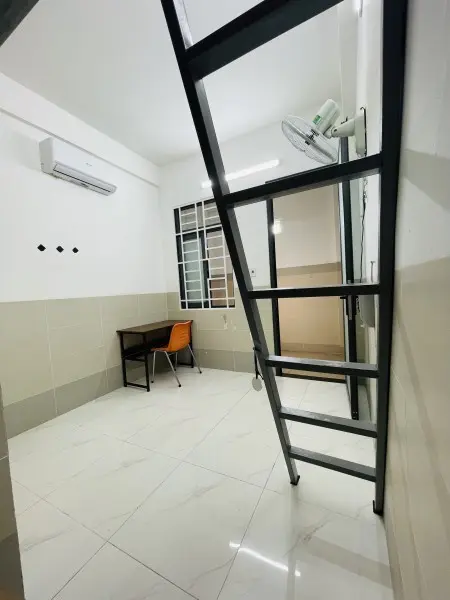 Duplex Gác Cao 1M6 - Phòng Có Thang Máy, Máy Lạnh, Máy Giặt Chung - Cửa Vân Tay - Hầm Xe