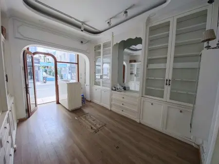 Cần Cho Thuê Mặt Bằng Ngay Mặt Tiền Đường Huỳnh Văn Bánh, Quận Phú Nhuận