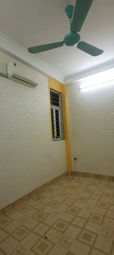 Cho Nữ Sinh Viên,Người Đi Làm Thuê