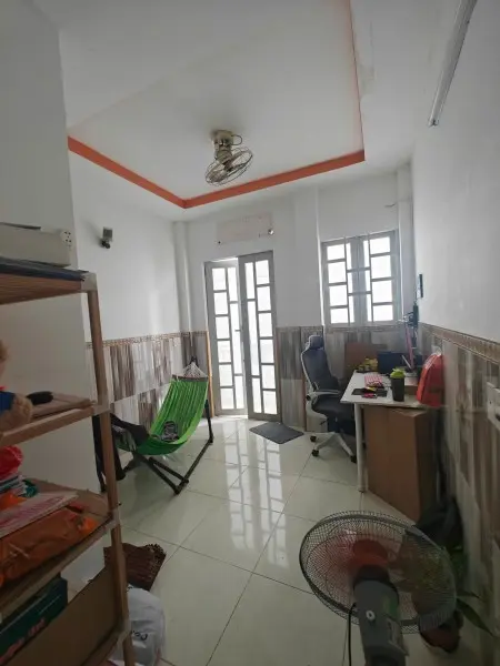 Cho Thuê Nhà Nguyên Căn 1 Trệt 2 Lầu, Có Ban Công, Sân Để Xe