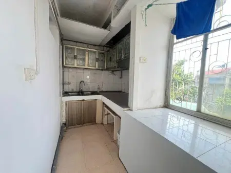 Cho Thuê Căn Hộ Tập Thể Tầng 5 Mặt Đường Trần Khát Chân, Hai Bà Trưng, Hà Nội