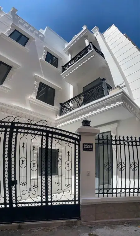 Cho Thuê Nhà Căn Góc, Chính Chủ, Ngay Ngã Tư Ga, Hà Huy Giáp, 255M2,1 Trệt, 3 Lầu. Phù Hợp Làm Vp