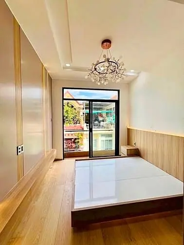 Nhà Đẹp Thang Máy 5 Tầng Cmt8 - Hẻm Xe Hơi