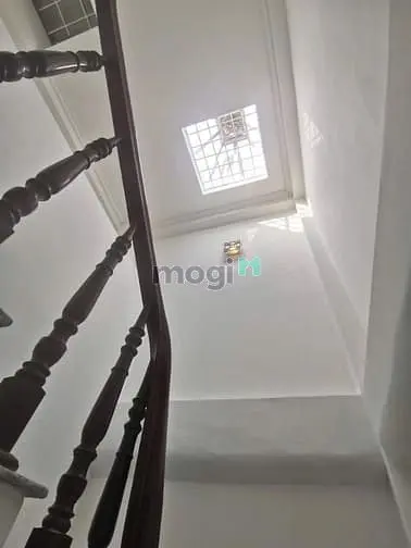 5,8 Tỷ 28M 5 Tầng Gần Hồ Linh Quang Văn Miếu Ở Luôn Ô Tô Cách 10M