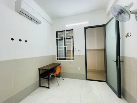 Duplex Gác Cao 1M6 - Phòng Có Thang Máy, Máy Lạnh, Máy Giặt Chung - Cửa Vân Tay - Hầm Xe