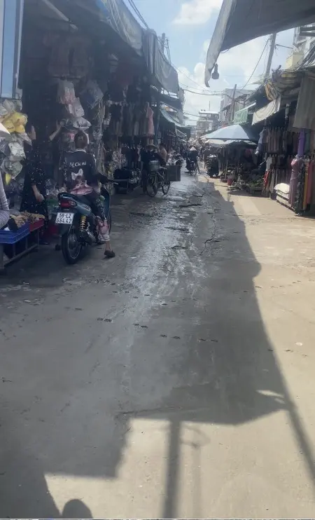 Căn Góc 2 Mặt Tiền Ngay Chợ, Khu Dân Cư Đông Đúc