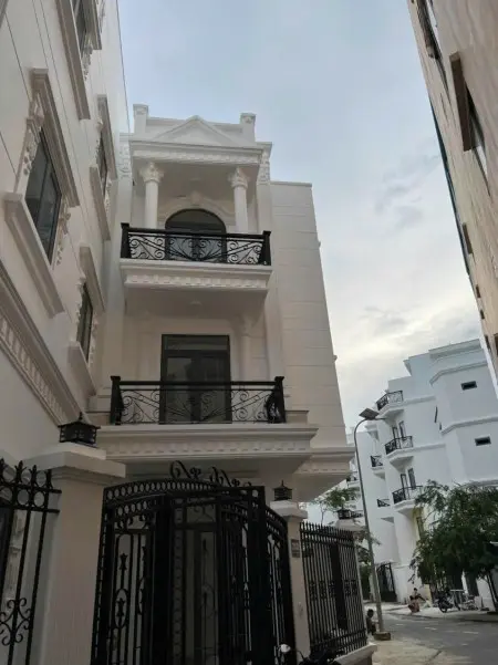 Cho Thuê Nhà Căn Góc, Chính Chủ, Ngay Ngã Tư Ga, Hà Huy Giáp, 255M2,1 Trệt, 3 Lầu. Phù Hợp Làm Vp