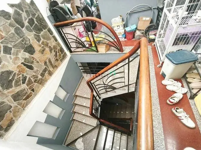 Nhà 5 Tầng Hxh - Btct Sẳn Dòng Tiền - Ngan Lớn - Hiếm Có