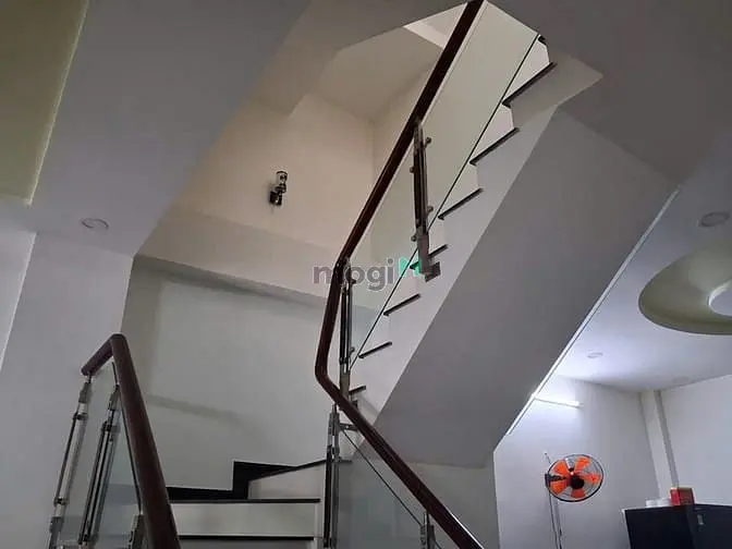 Bán Nhà 1 Trệt 2 Lầu Hẻm 45 Trường Lưu, Long Trường, Q9 - Dt: 94M2