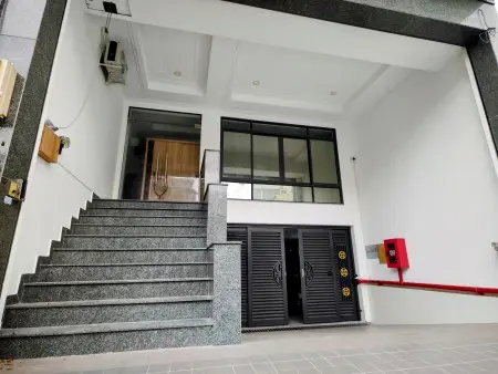 Mặt Bằng 35M2, Tặng Sân Để Xe 30M2, Mặt Tiền Lê Trực, P7, Bình Thạnh