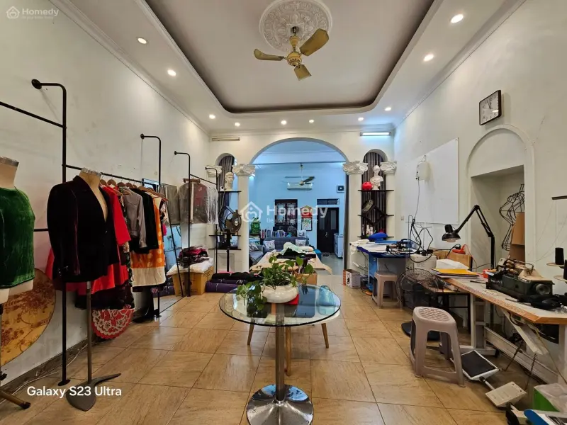 Lô Góc 3 Thoáng Phố Kim Mã. Cách Mặt Phố 20M, Ngõ Ôtô Tránh. Dt 222M2, 5 Tầng, Mt 8M. Giá 56.3 Tỷ