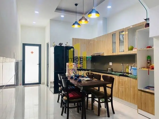 Nhà Phố Sân Rộng - Hiện Đại - Có Sẵn Nội Thất Giá 22 Triệu