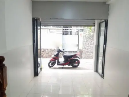 Cho Thuê Nhà Mặt Tiền Nhỏ Giá Rẻ Tiện Kinh Doanh, Quận 3