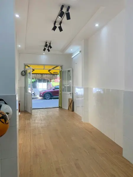 Cho Thuê Nhà Mặt Tiền Chính Chủ Nguyên Căn 90M2 Nguyễn Tiểu La Quận 10