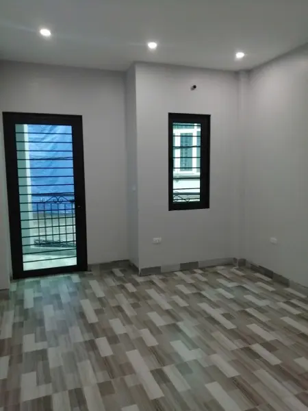 Cho Thuê Nhà Mặt Ngõ Ô Tô Vào Tận Cửa, 3 Tầng 1 Tum, 37M, 2 Ngủ 3Wc, Long Biên Gần Chùa Bồ Đề