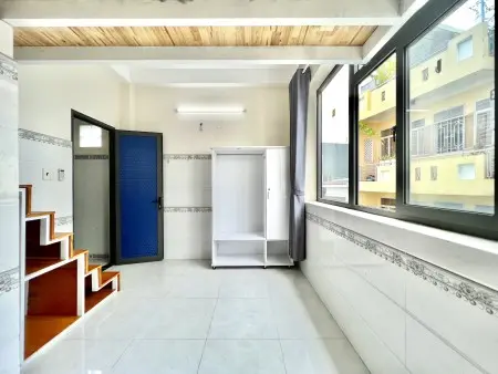 Phòng Có Gác Cửa Sổ Lớn - Bùi Đình Túy Full Tiện Nghi