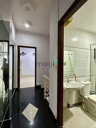 Nhà 2 Tầng Nguyễn Hữu Cảnh, Cách Landmark 81 Chỉ 300M, Sd 90M², 6.9 Tỷ