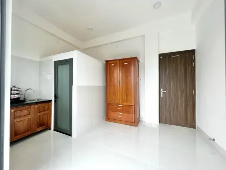 Phòng Ban Công Mới Xây 100% Ngay Âu Cơ Lạc Long Quân