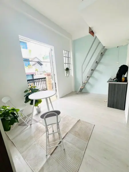 Phòng Có Gác Ban Công Phú Nhuận Giáp Quận Bình Thạnh