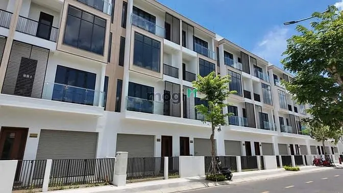 Gia Đình Bán Gấp Nhà Phố, Xây 4 Tầng Ngay Trường Fpt Long Hậu, Long