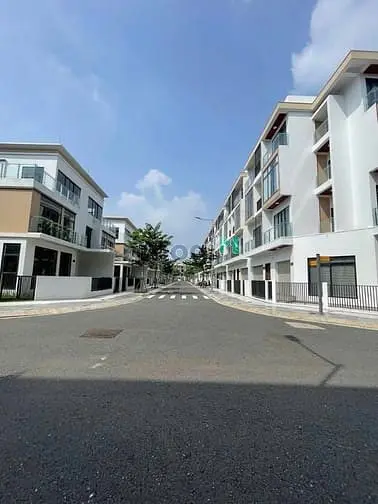 Bán Giá Tốt Nguyên Căn Nhà Phố Long Hậu 90M2, Ngay Trường Liên Cấp F