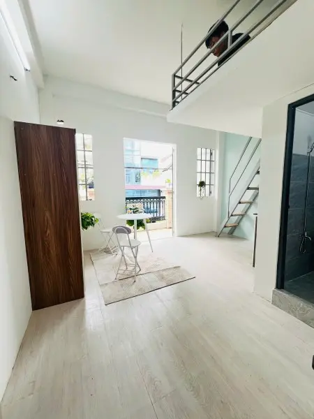 Phòng Có Gác Ban Công Phú Nhuận Giáp Quận Bình Thạnh