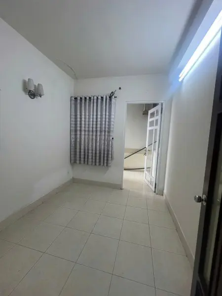 The Useful (The Era) Lạc Long Quân, Tân Bình Căn 3P, 2Wc, Không Nt, 8Tr