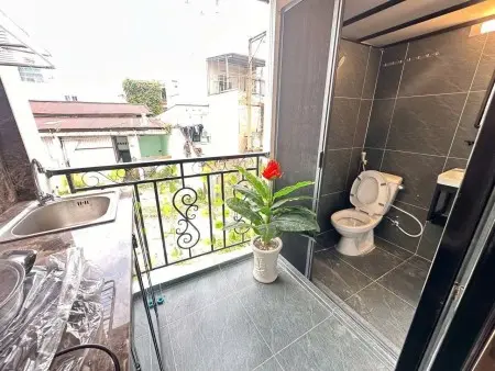 Cho Thuê Phòng Giá Tốt, Full Nội Thất , Có Ban Công Đón Nắng - Ngay Ga Sài Gòn Quận 3, Toà Nhà Viete
