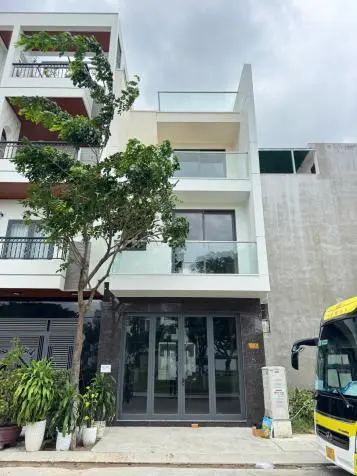 Nhà Phố Vcn Phước Long 2 – Thiết Kế Sang Trọng, Vị Trí Trung Tâm