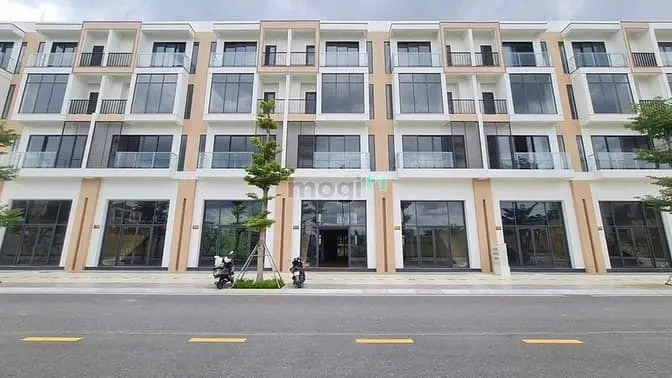 Bán Giá Tốt Nguyên Căn Nhà Phố Long Hậu 90M2, Ngay Trường Liên Cấp F